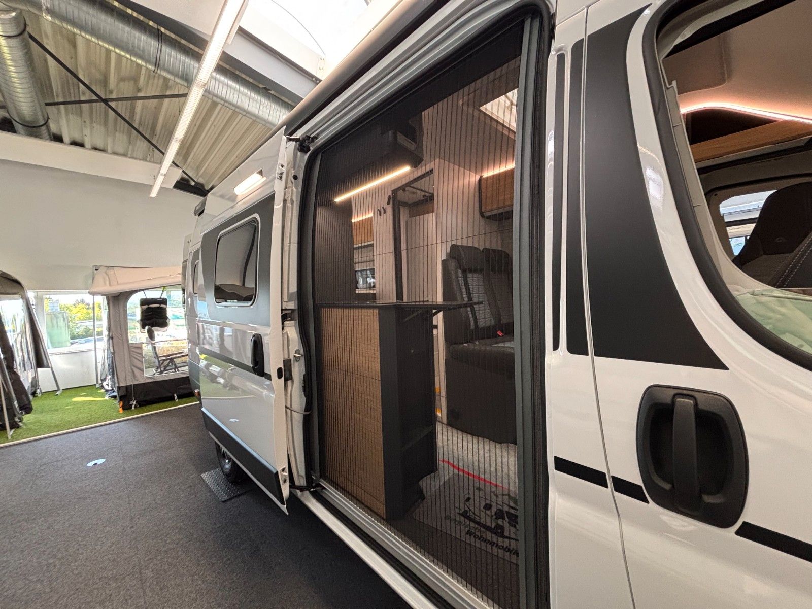 Adria Twin 640 SGX White Edition