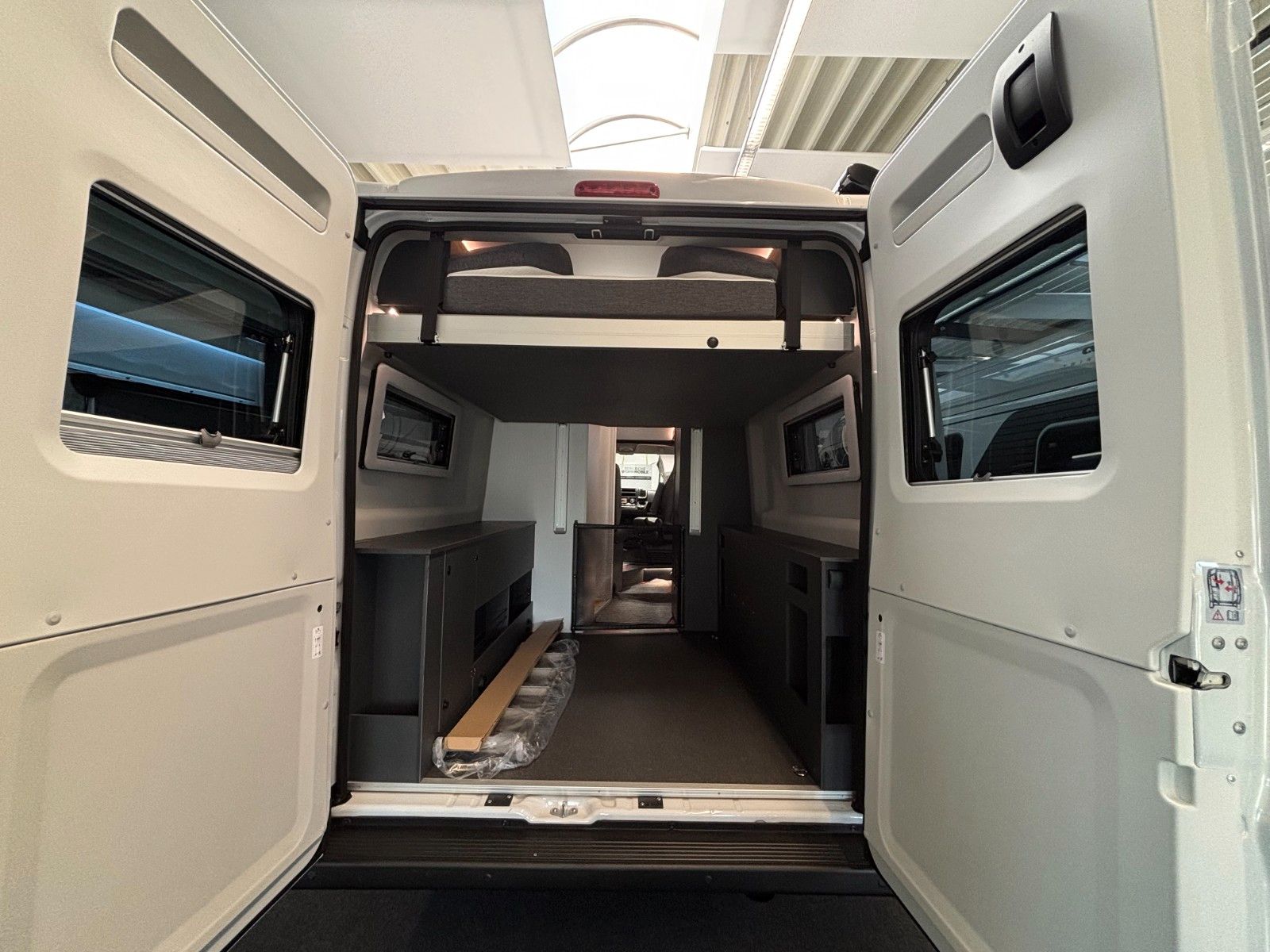 Adria Twin 640 SGX White Edition