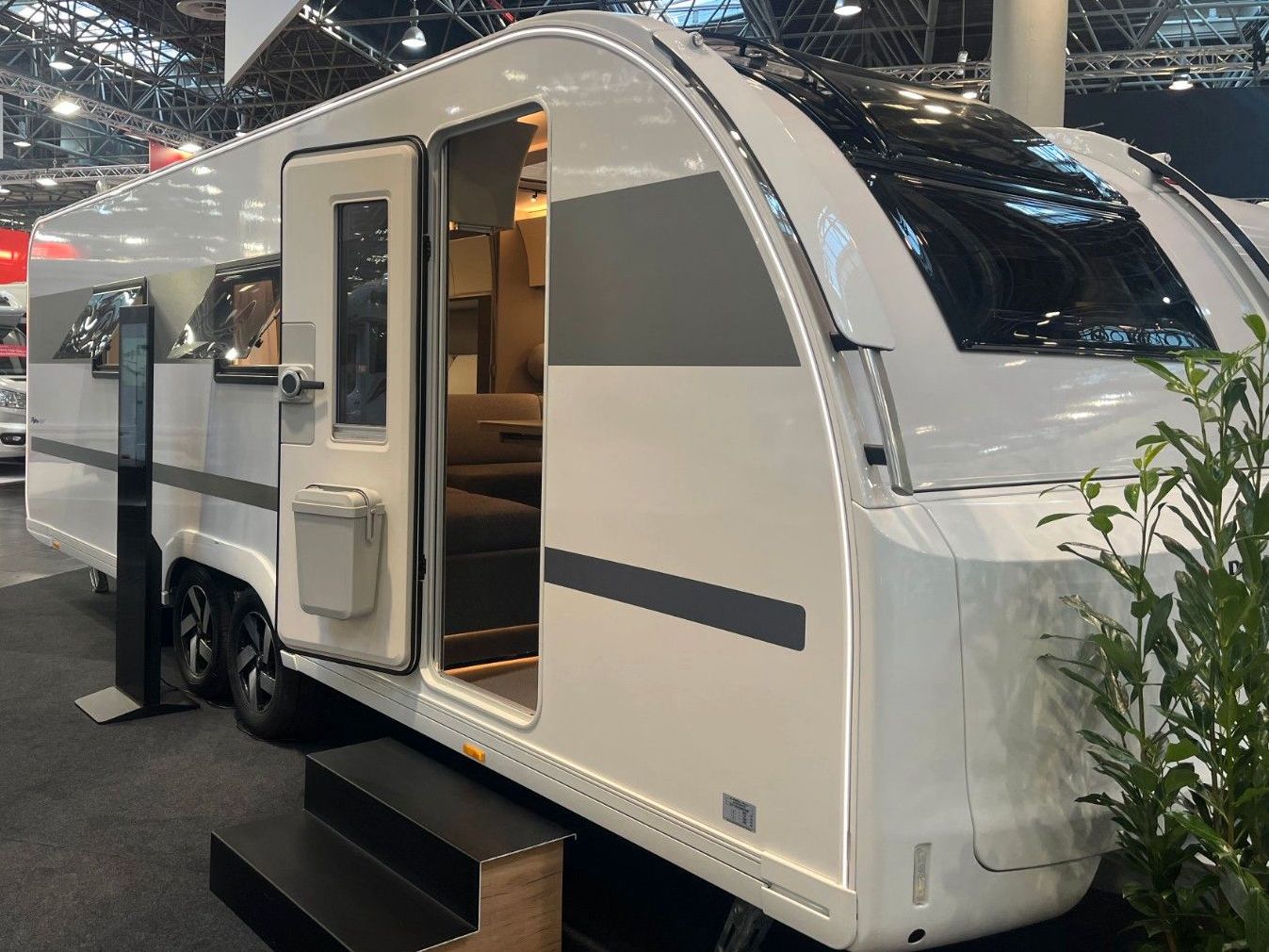 Adria Alpina 663 HT 2026 Frontküche,Heckbad