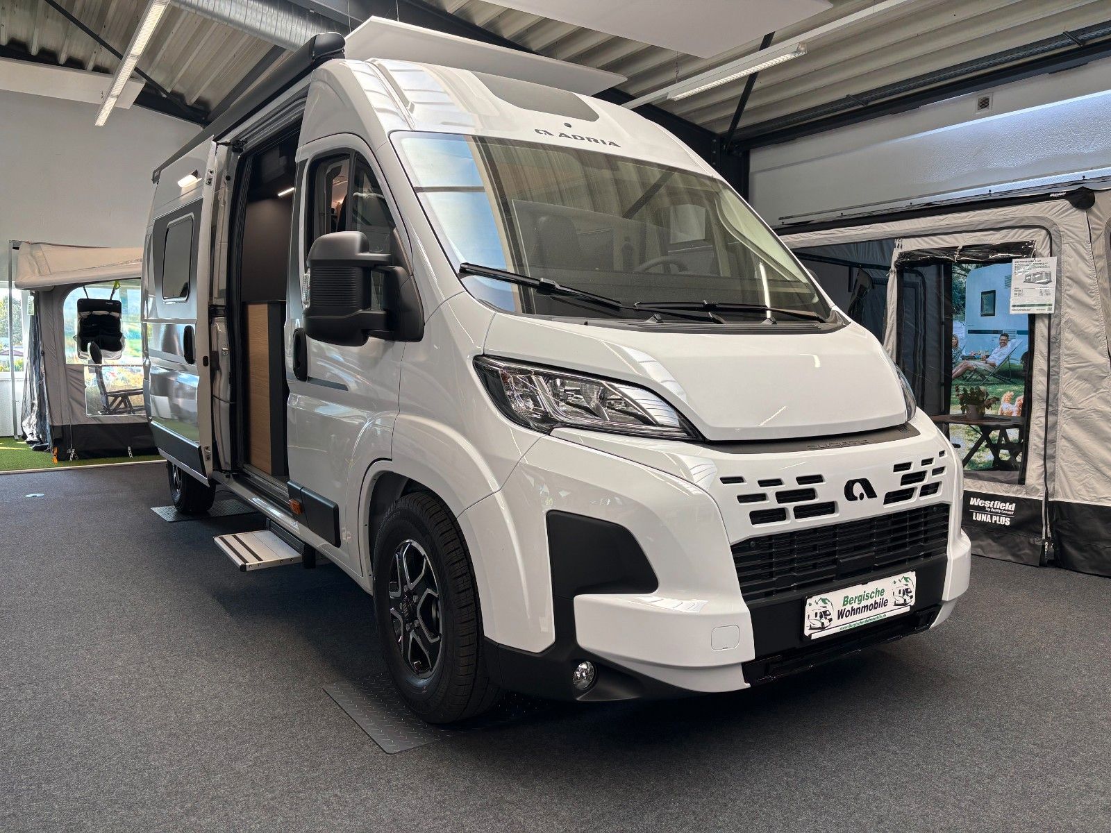 Adria Twin 640 SGX White Edition