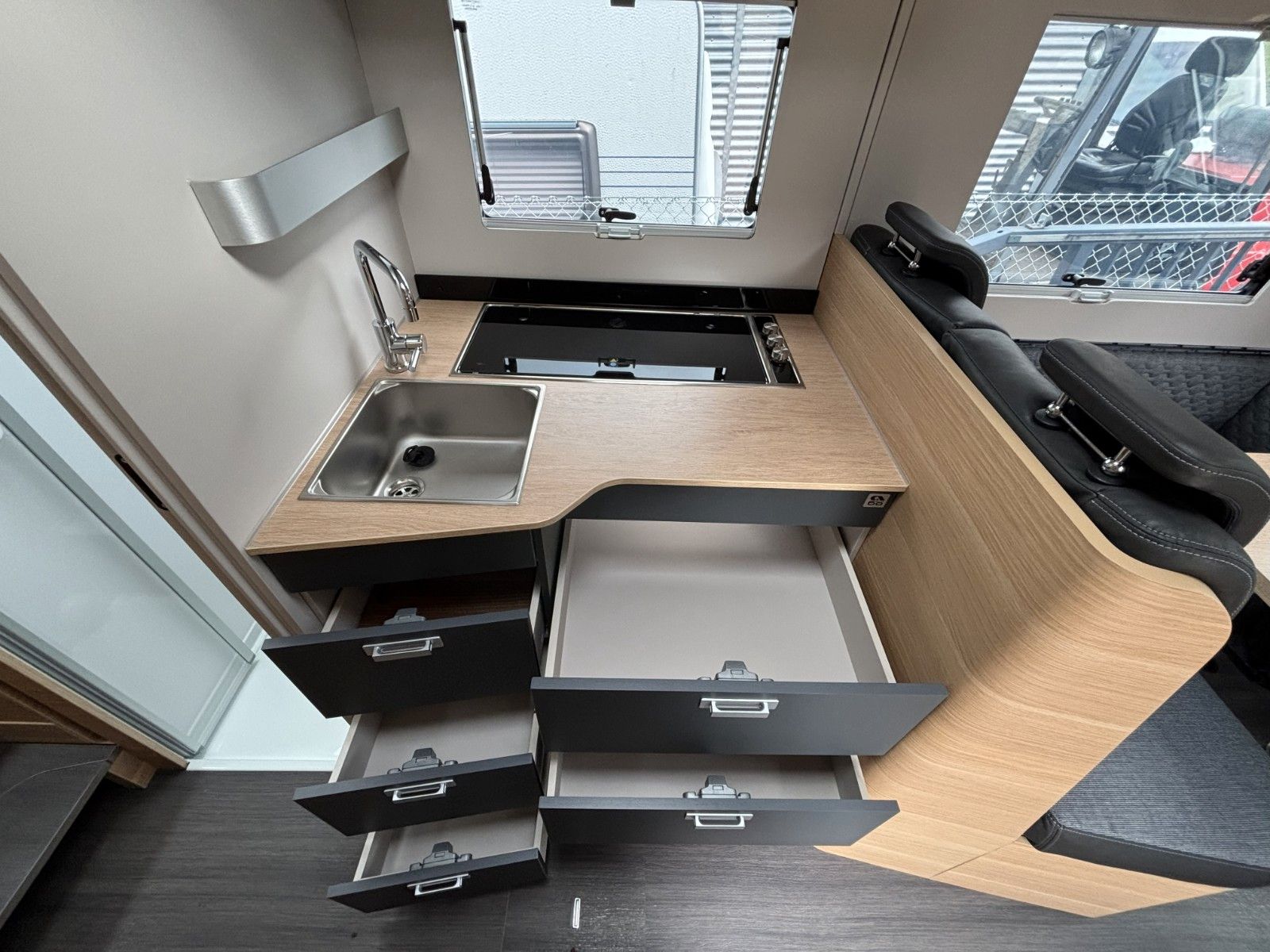 Adria Matrix 60Y 670 SL Jubilee 180,Luftfed.,Combi6 E