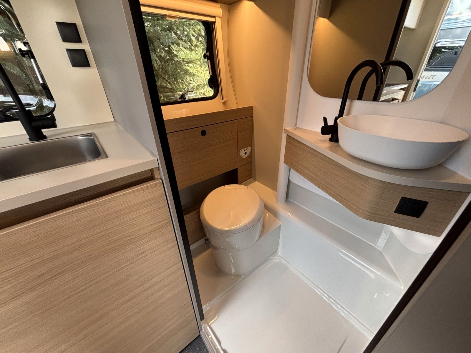 Adria Action 391 LH, Mover, Applikationen Grau 2026