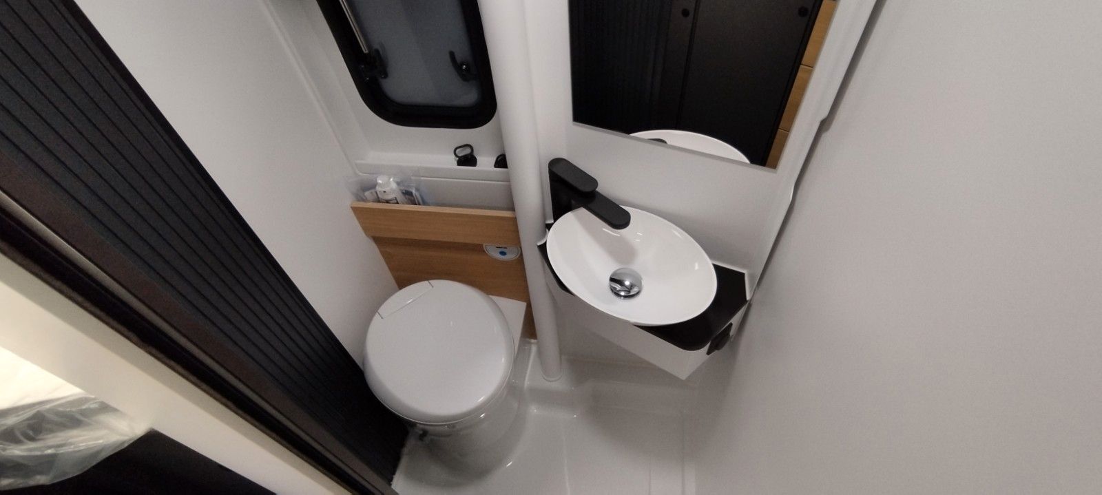 Adria Twin 640 SLB 60Y Jubilee 42,5 Maxi Combi D6E