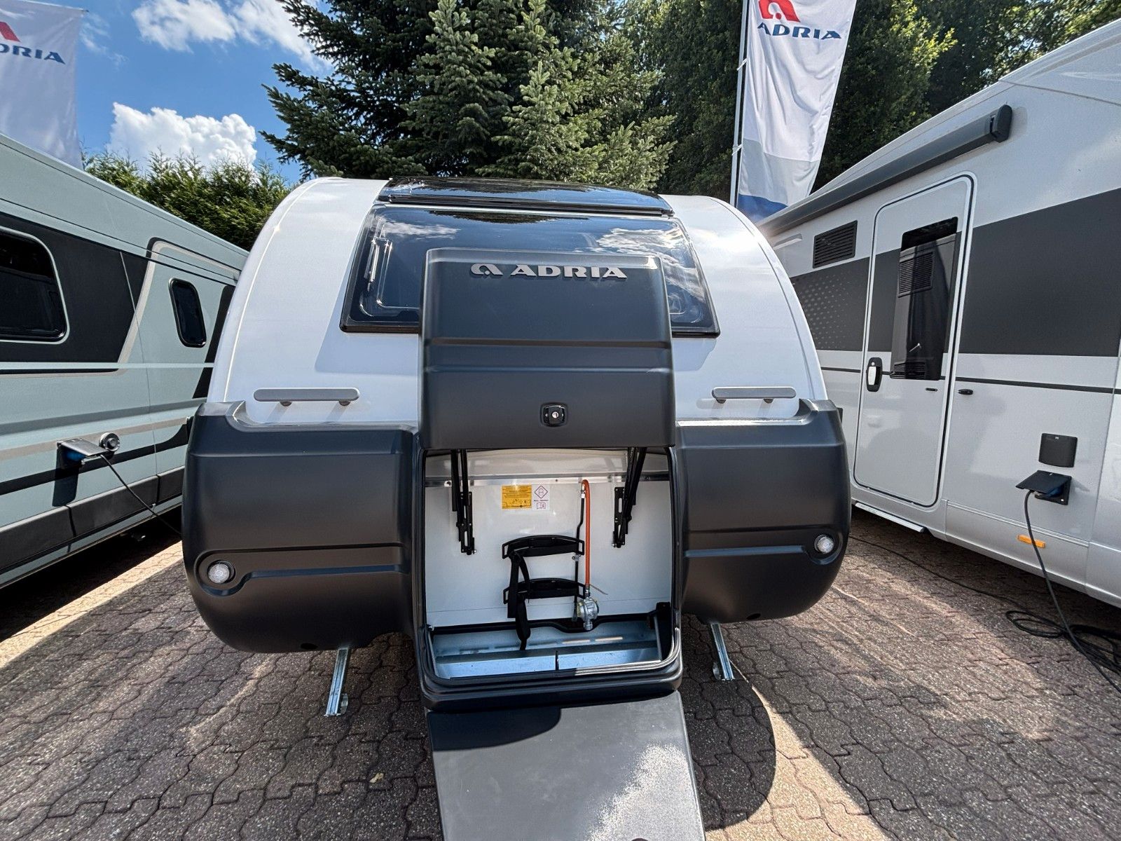 Adria Action 391 LH, Mover, Applikationen Grau 2026