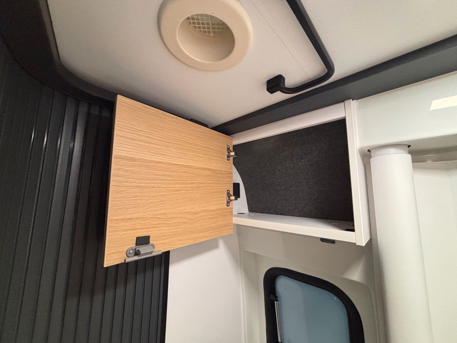 Adria Twin 640 SGX White Edition