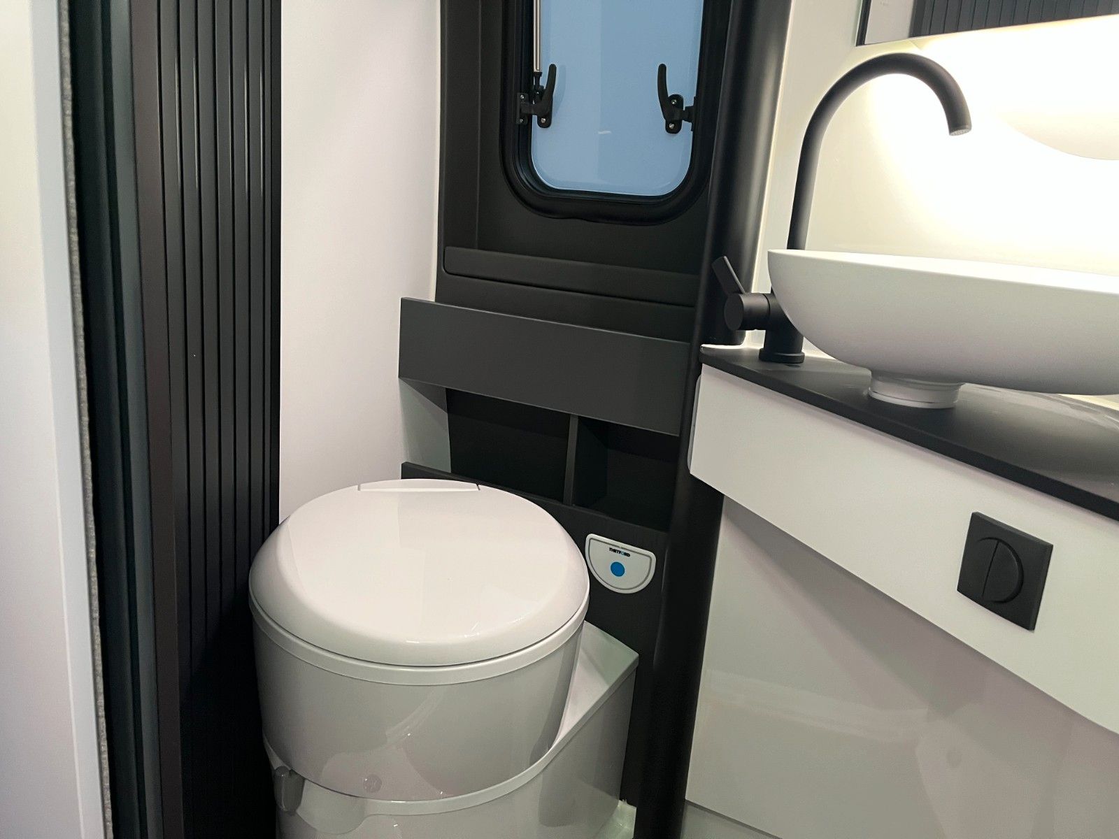 ADRIA Twin Supreme 640 SGX,Voll-Luftf.,400WP,18",Leder