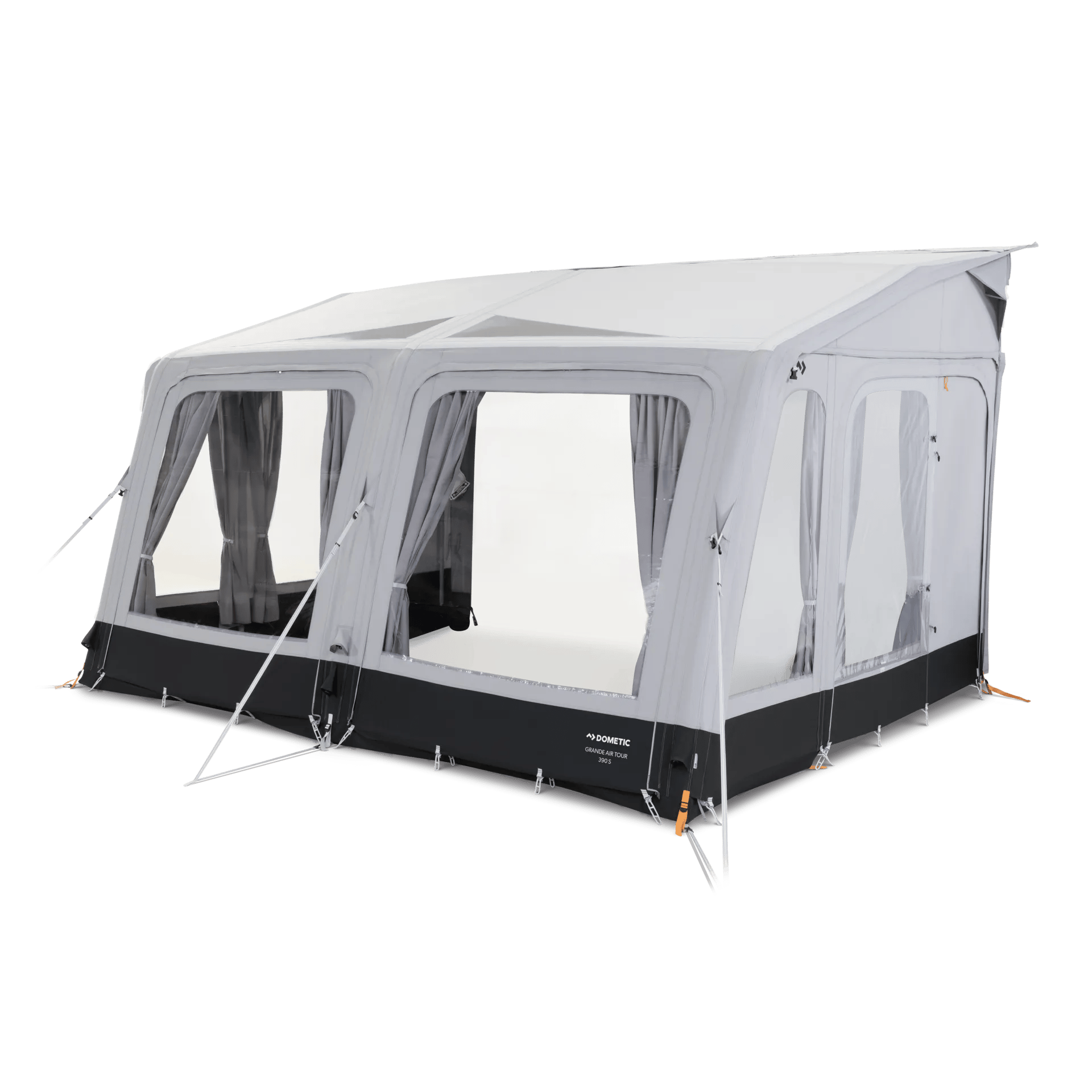 Große Frontfenster prägen das Dometic Grande AIR Tour 390 M Vorzelt und sorgen für viel Licht im Innenraum