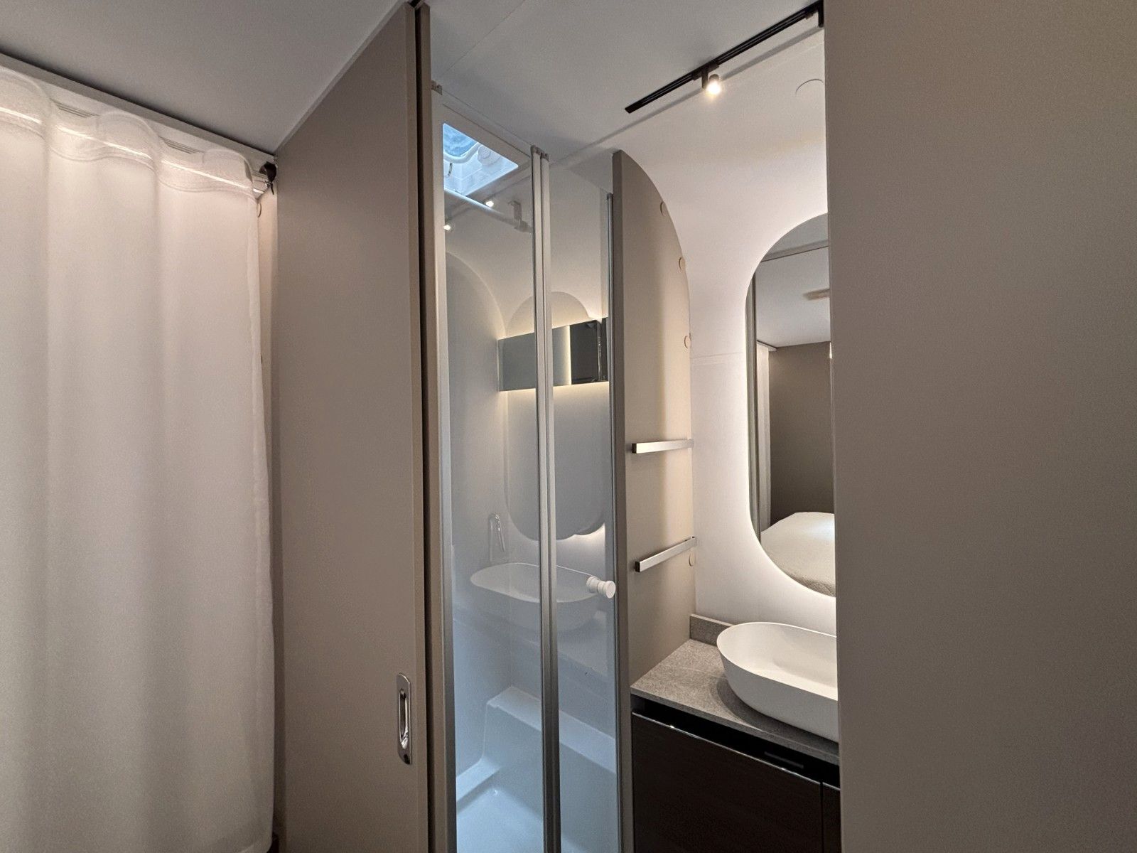 ADRIA Alpina 663 HT 2026 Frontküche,Heckbad,Backofen