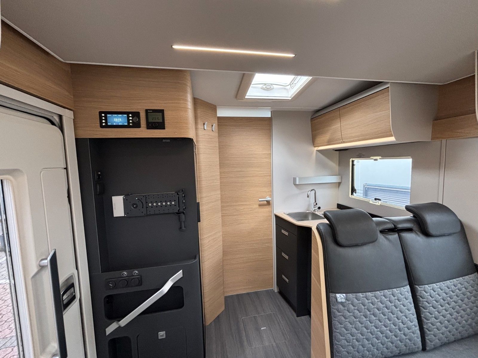 Adria Matrix 60Y 670 SL Jubilee 180,Luftfed.,Combi6 E