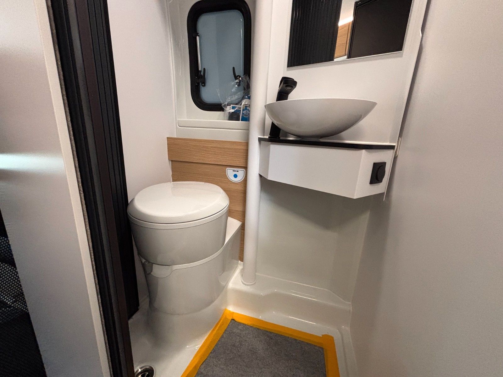 Adria Twin 640 SGX White Edition