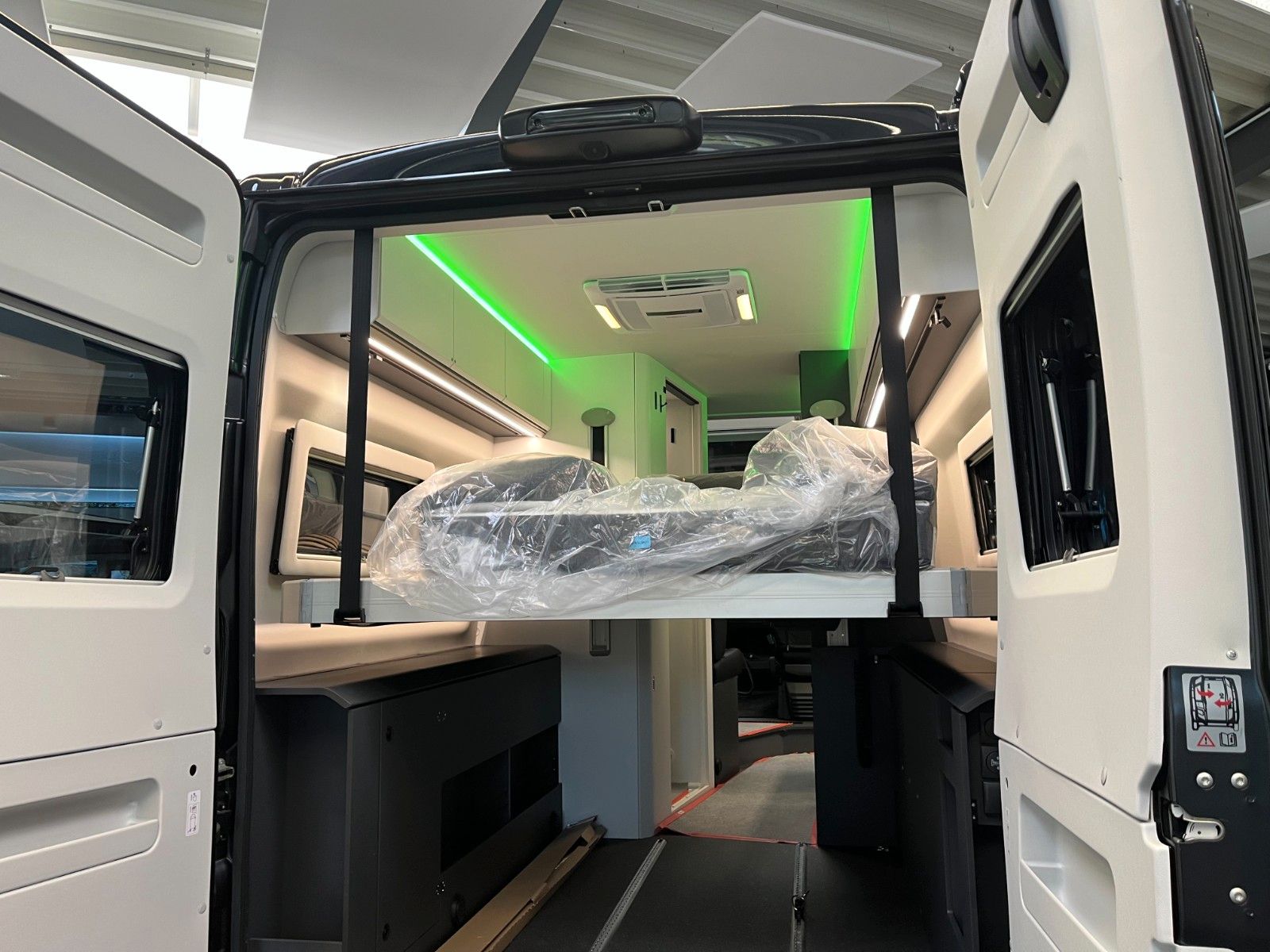 ADRIA Twin Supreme 640 SGX,Voll-Luftf.,400WP,18",Leder