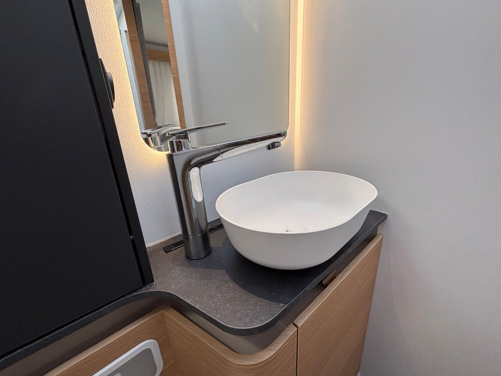Adria Matrix 60Y 670 SL Jubilee 180,Luftfed.,Combi6 E