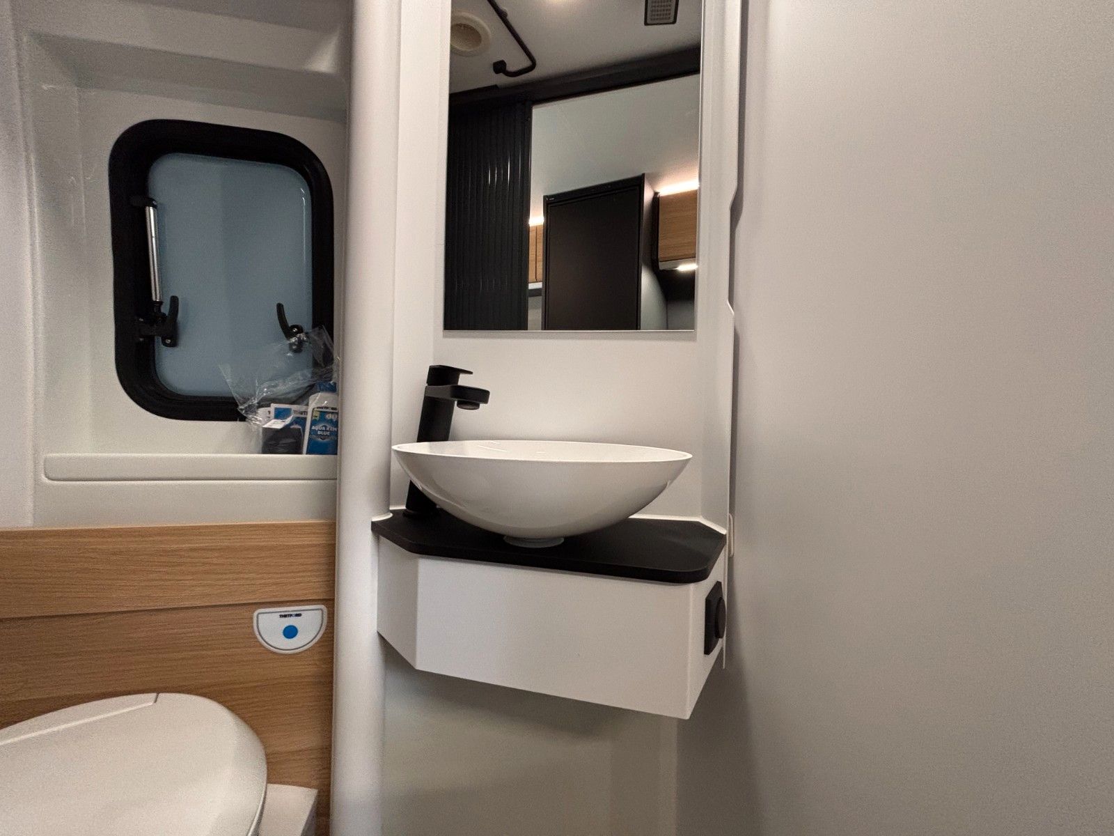 Adria Twin 640 SGX White Edition