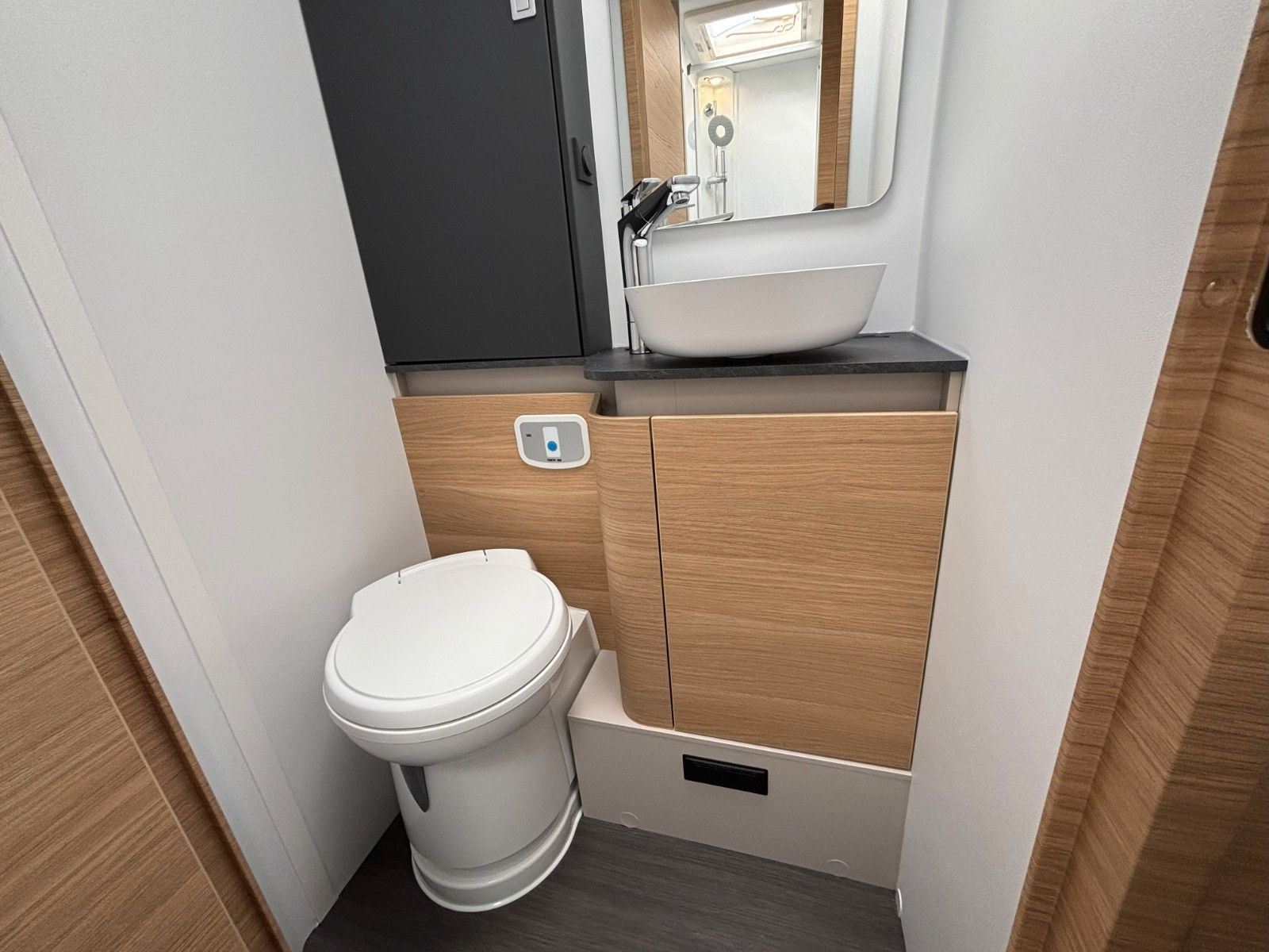 Adria Matrix 60Y 670 SL Jubilee 180,Luftfed.,Combi6 E