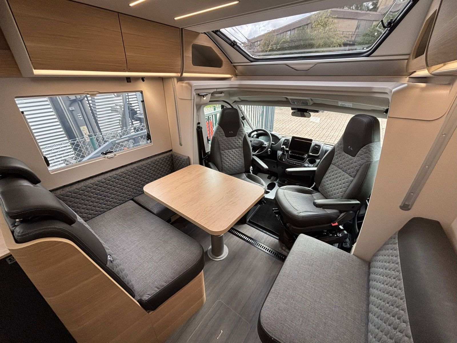 Adria Matrix 60Y 670 SL Jubilee 180,Luftfed.,Combi6 E