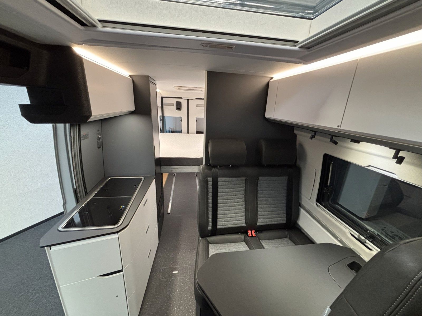 ADRIA Twin Edition 640 SGX 42,5Maxi 180PS,Autom.,Arno,
