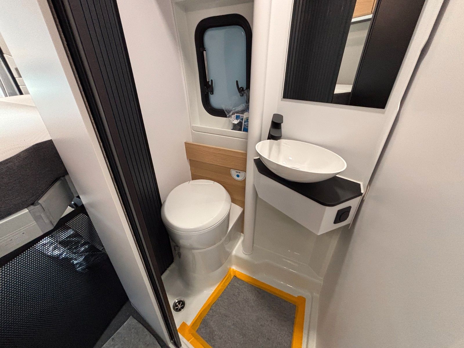 Adria Twin 640 SGX White Edition