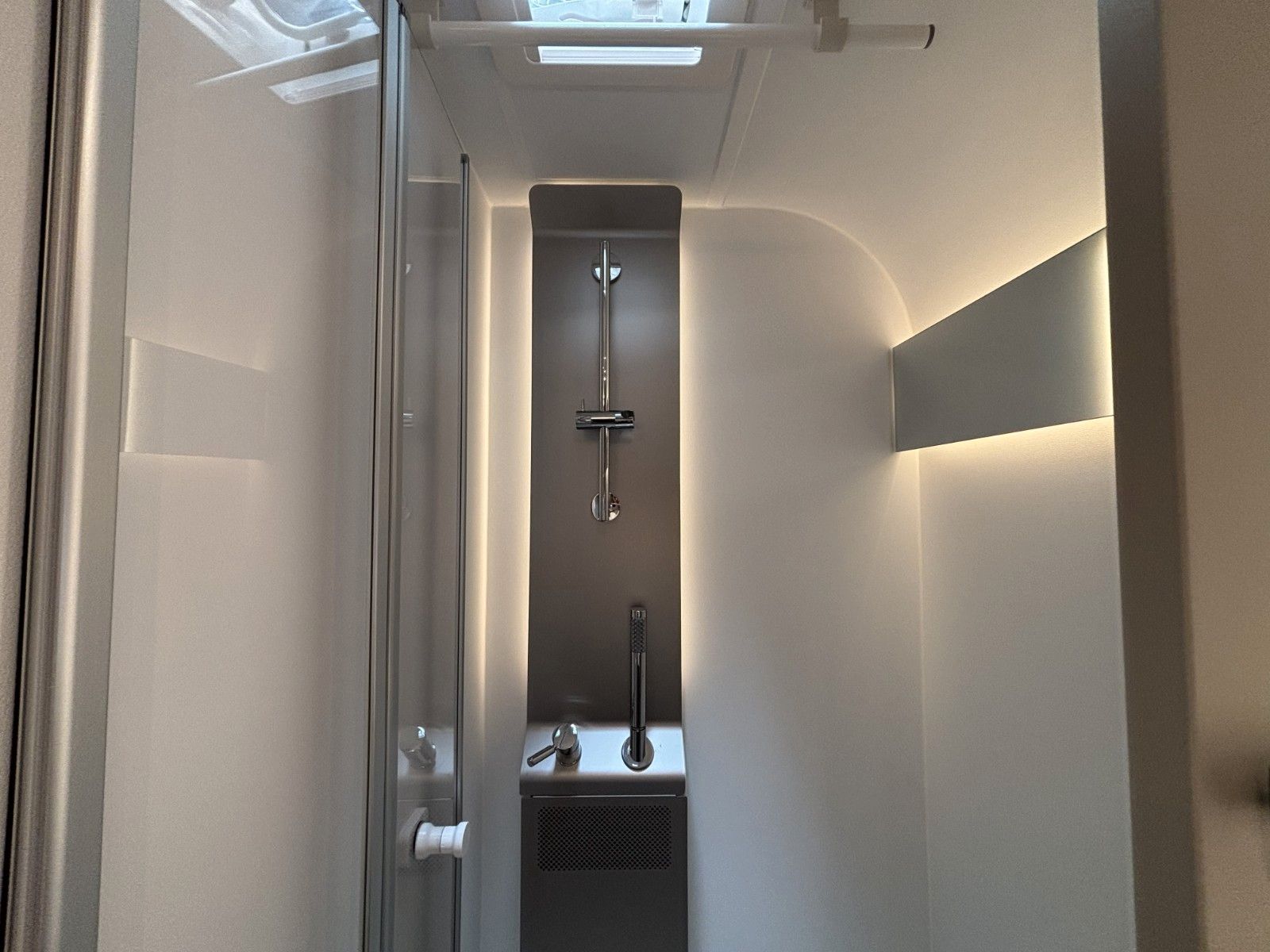 ADRIA Alpina 663 HT 2026 Frontküche,Heckbad,Backofen