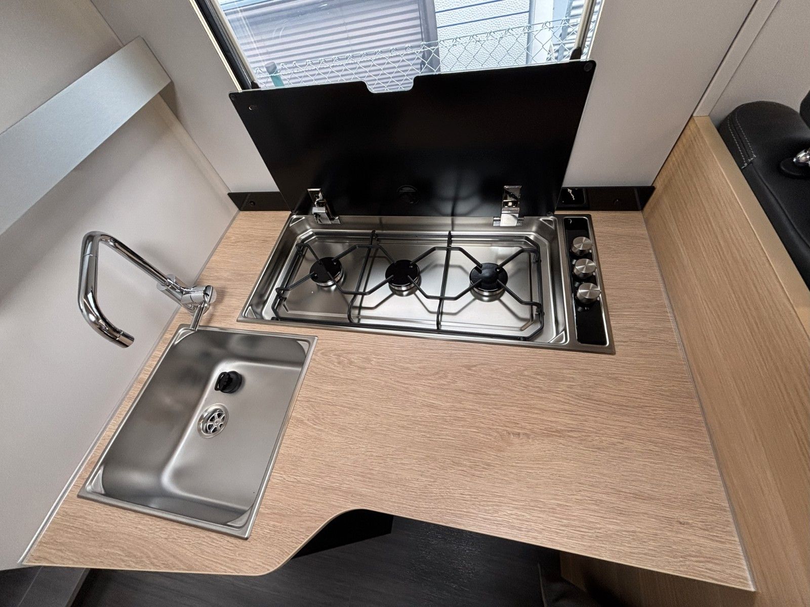 Adria Matrix 60Y 670 SL Jubilee 180,Luftfed.,Combi6 E