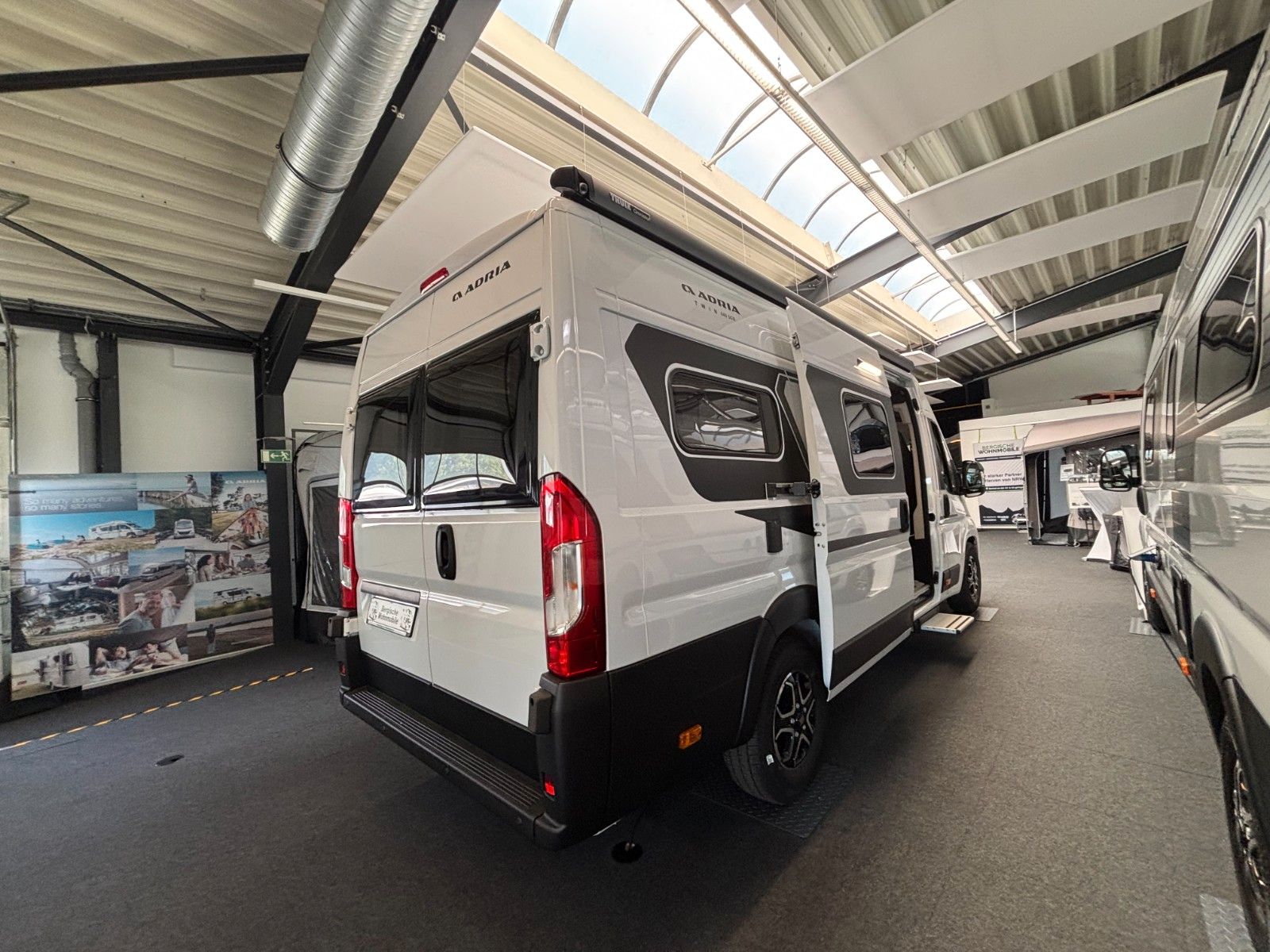 Adria Twin 640 SGX White Edition