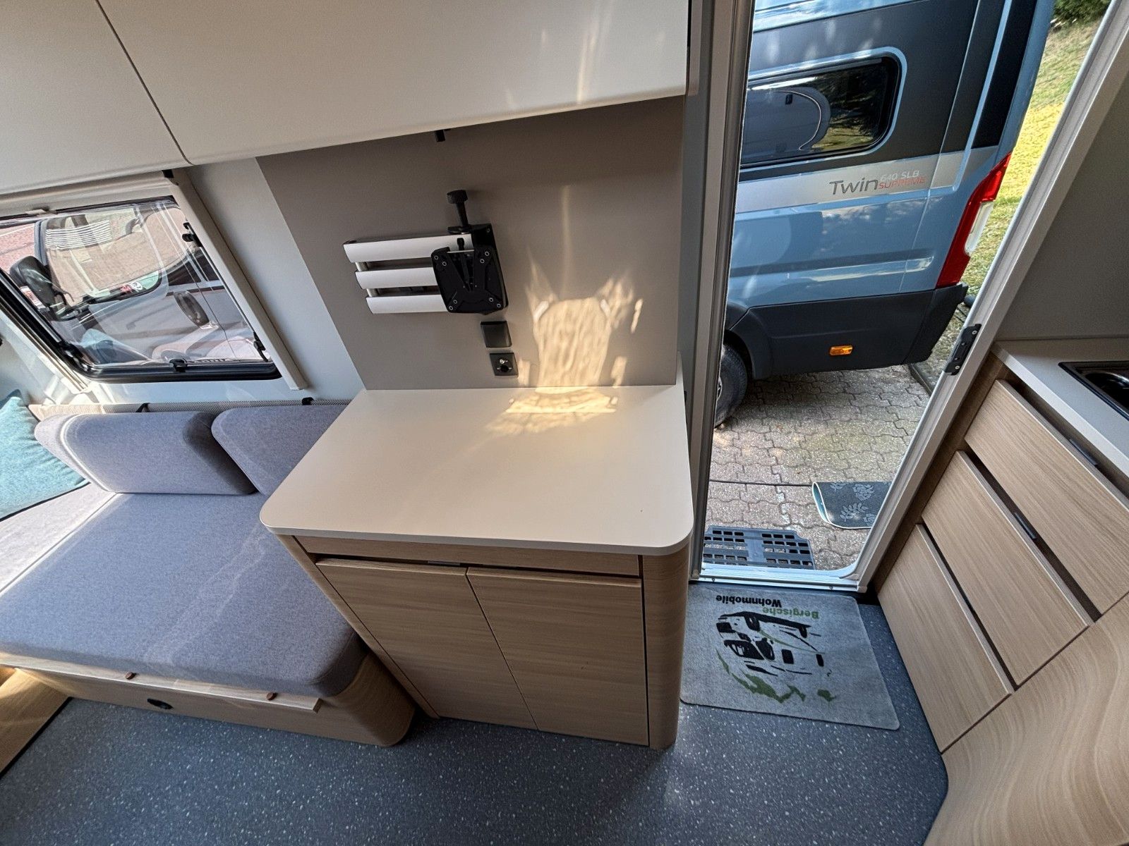 Adria Action 391 LH, Mover, Applikationen Grau 2026