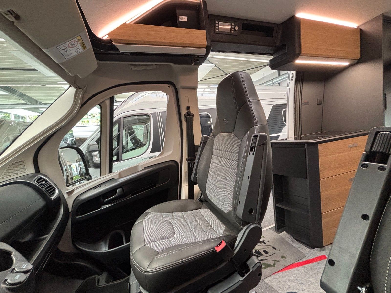 Adria Twin 640 SGX White Edition