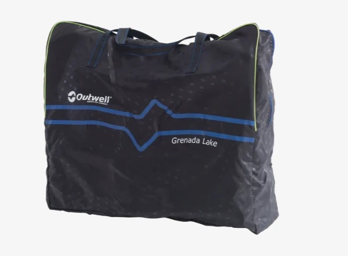 Schwarze Outwell Grenada Lake Tragetasche mit blauen Linien, Tragegriffen und aufgedrucktem Produktnamen für den gepolsterten Campingstuhl.