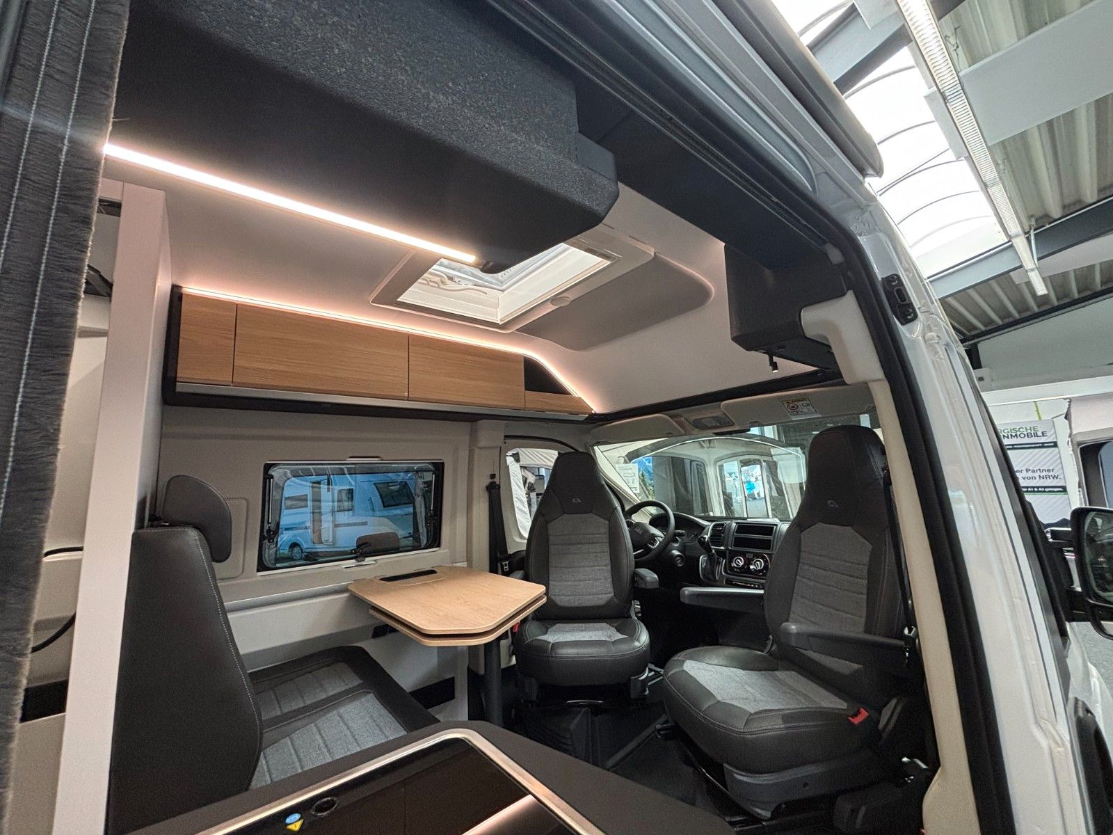 Adria Twin 640 SGX White Edition