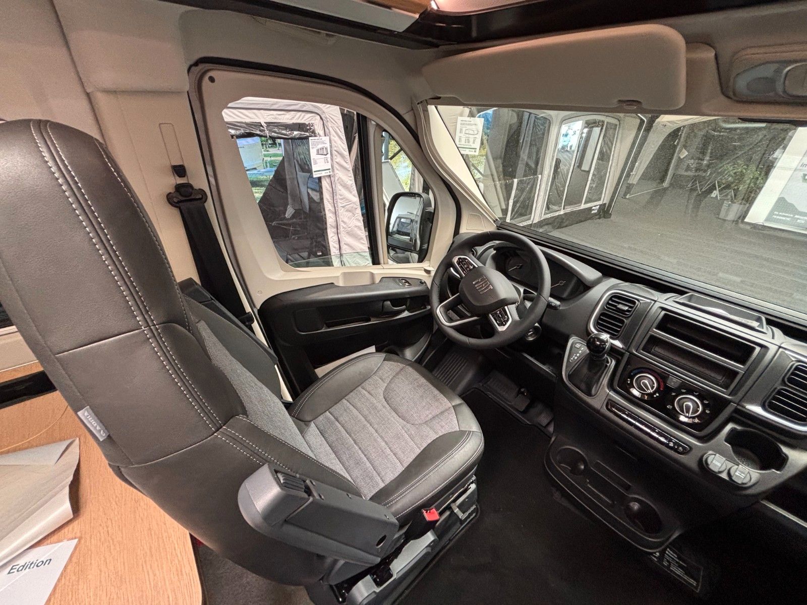 Adria Twin 640 SGX White Edition