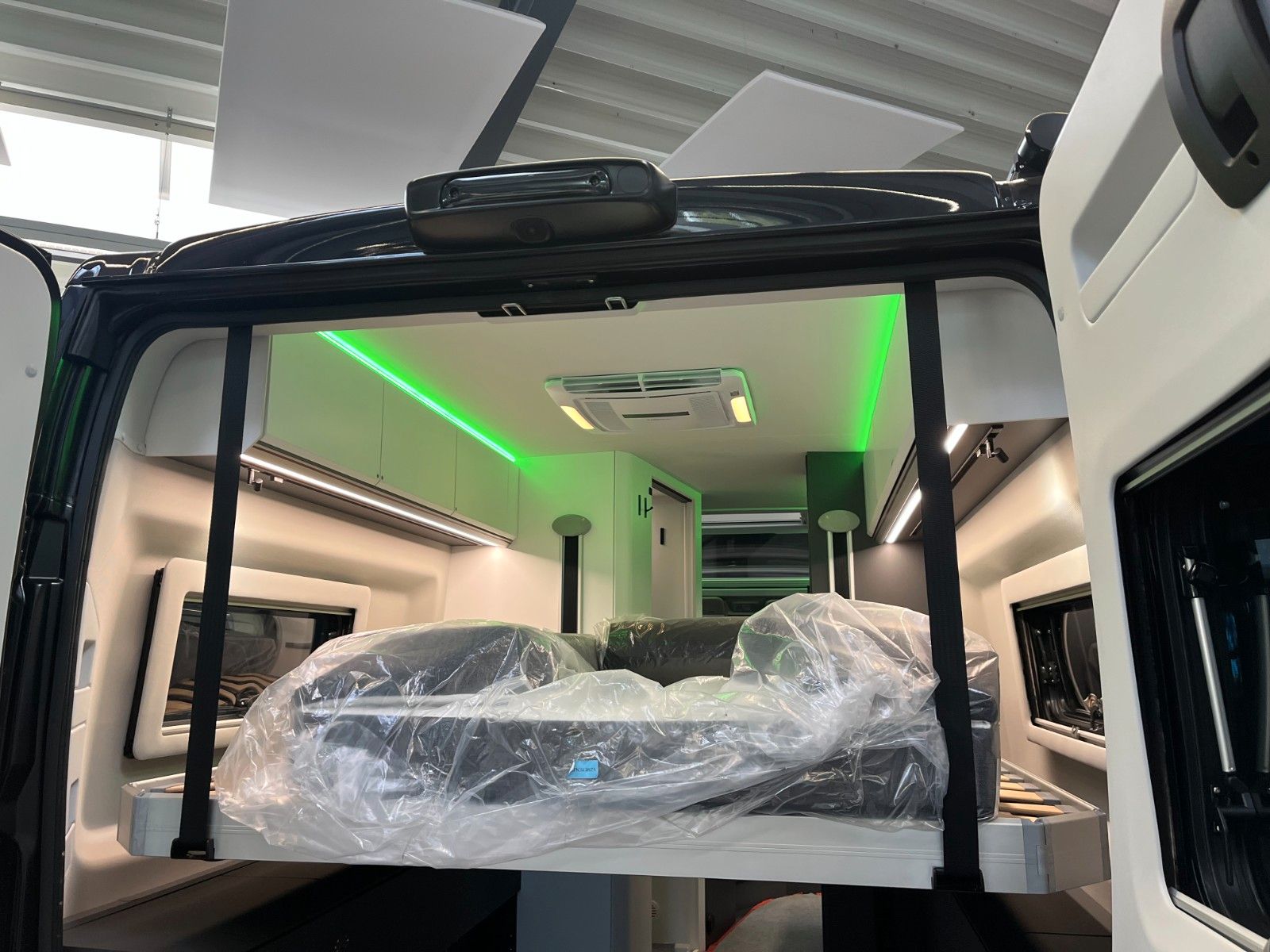 ADRIA Twin Supreme 640 SGX,Voll-Luftf.,400WP,18",Leder