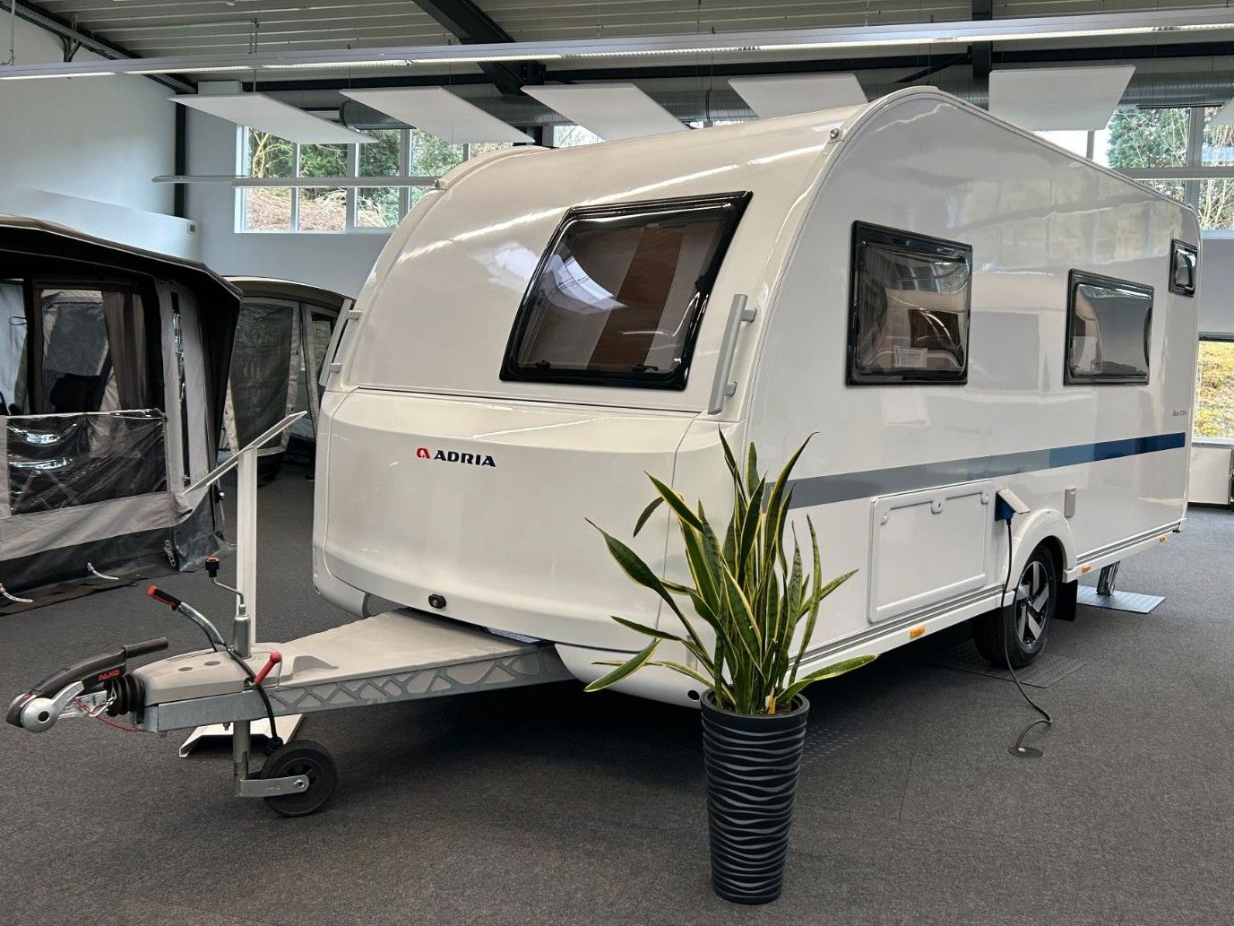 Adria Altea 472 PK Autark 1500 Kg Transportbox