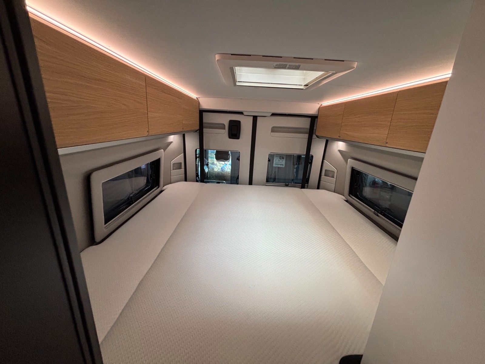 Adria Twin 640 SGX White Edition
