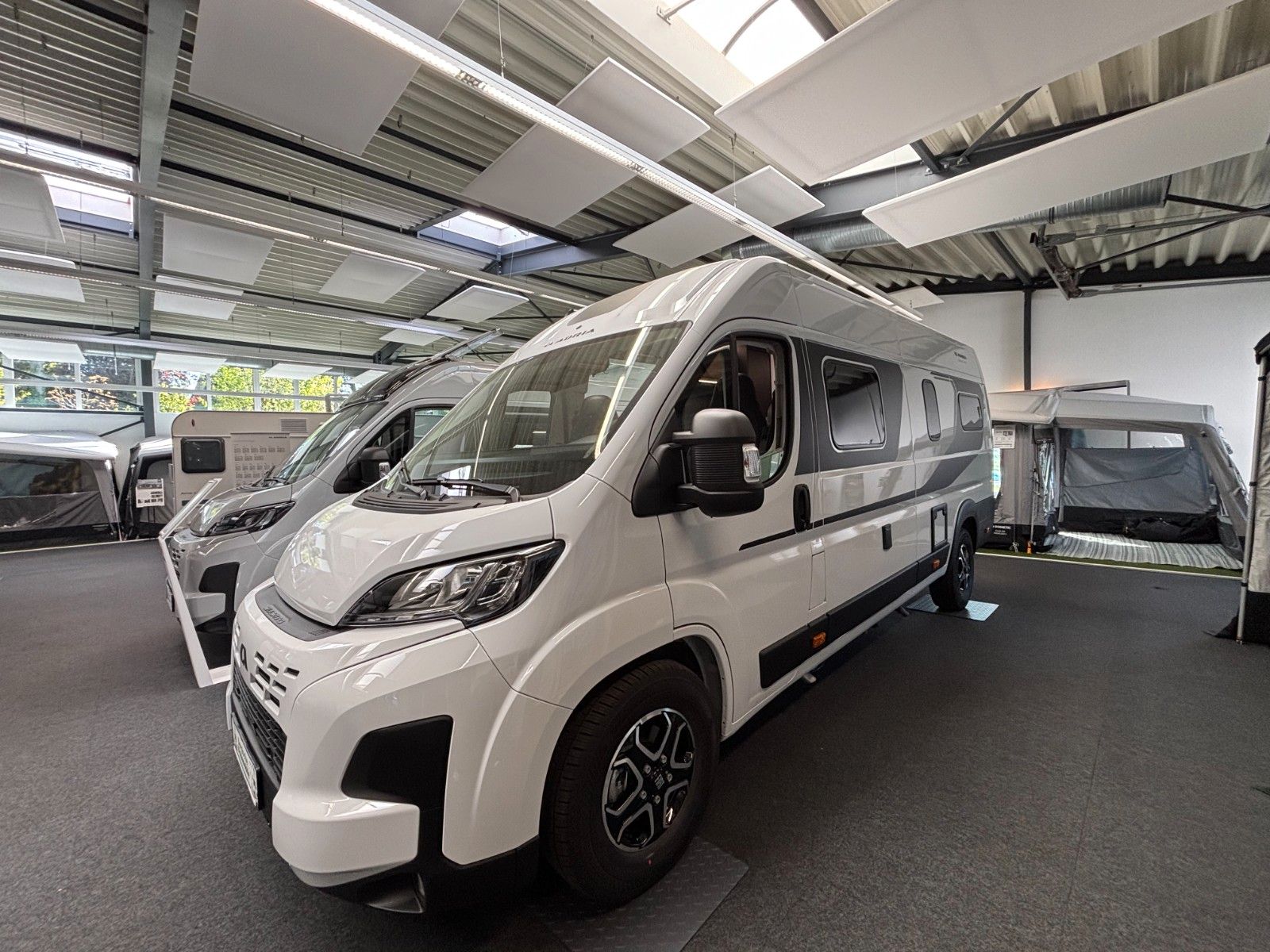 Adria Twin 640 SGX White Edition