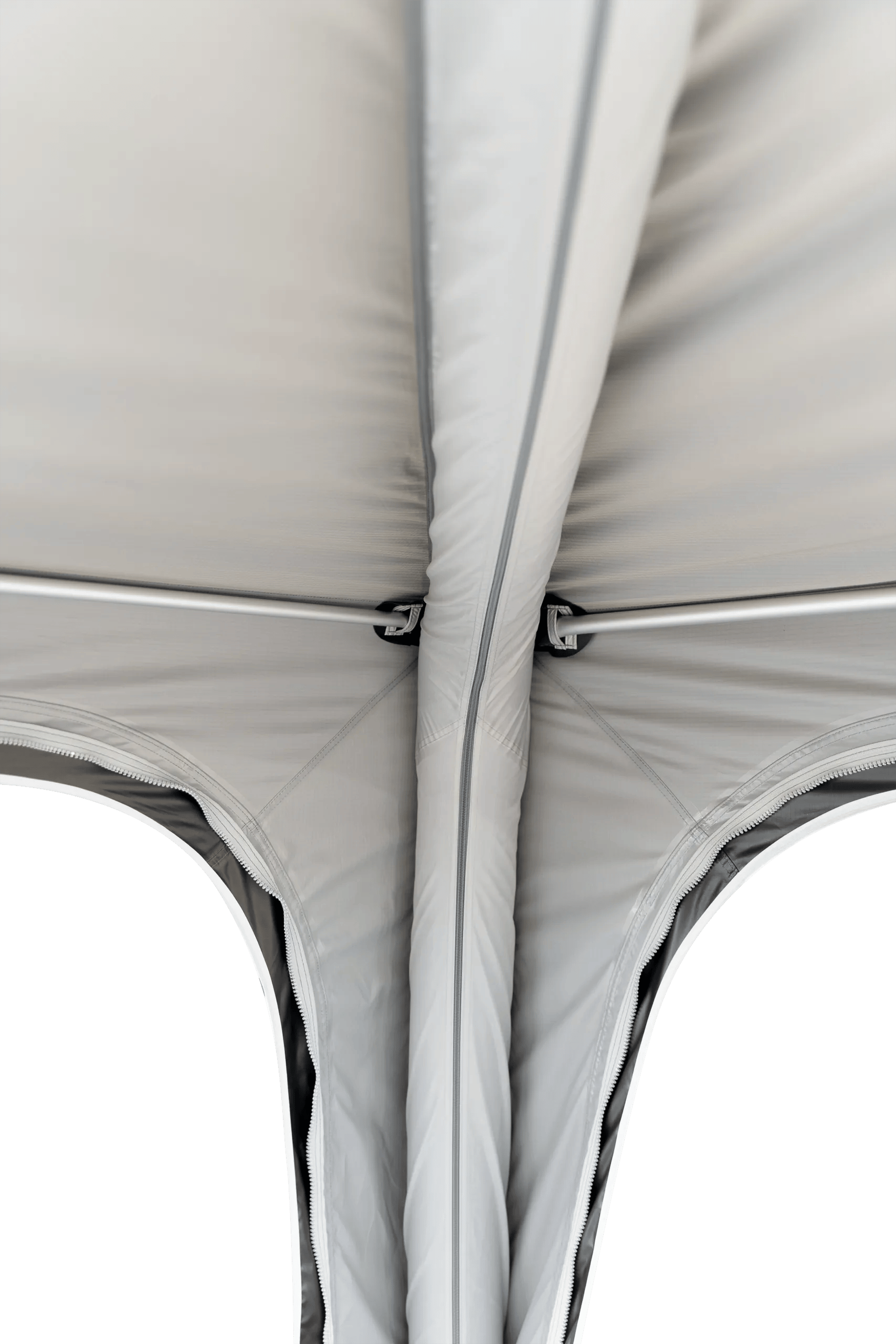 Detailansicht der Luftschlauch-Verbindung mit Querstreben im Westfield Triton Pavillon Luftvorzelt