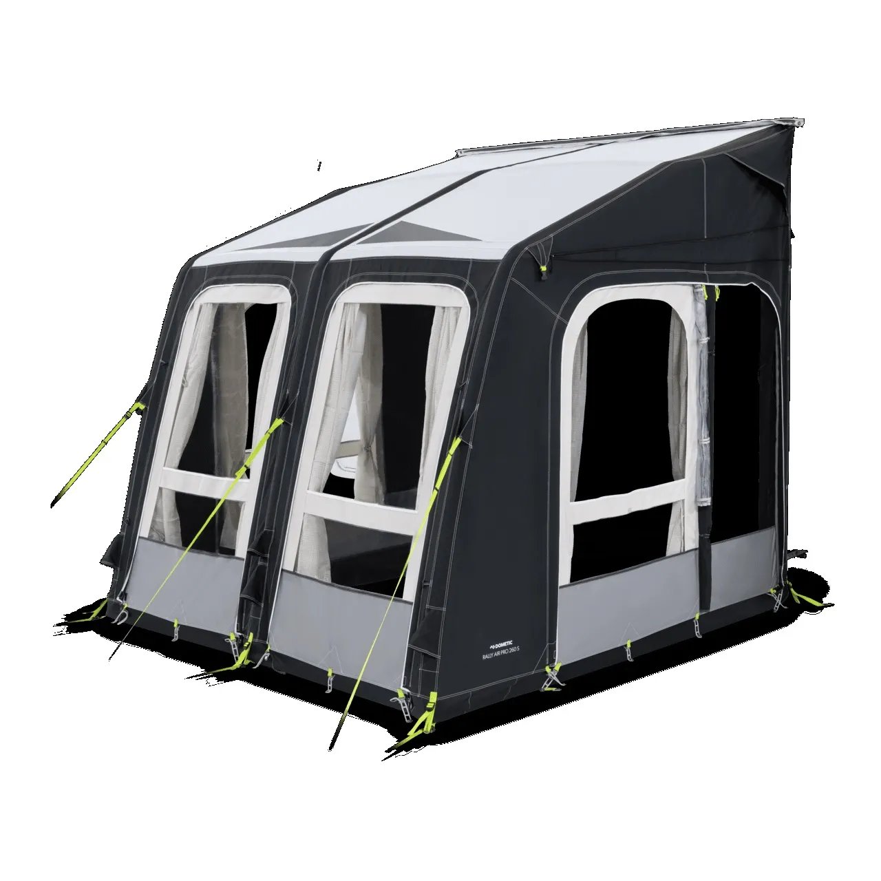 Freistehendes Dometic Rally AIR Pro 260 Drive Away Vorzelt in Frontansicht mit großen Fenstern und abgespannten Abspannleinen auf weißem Hintergrund