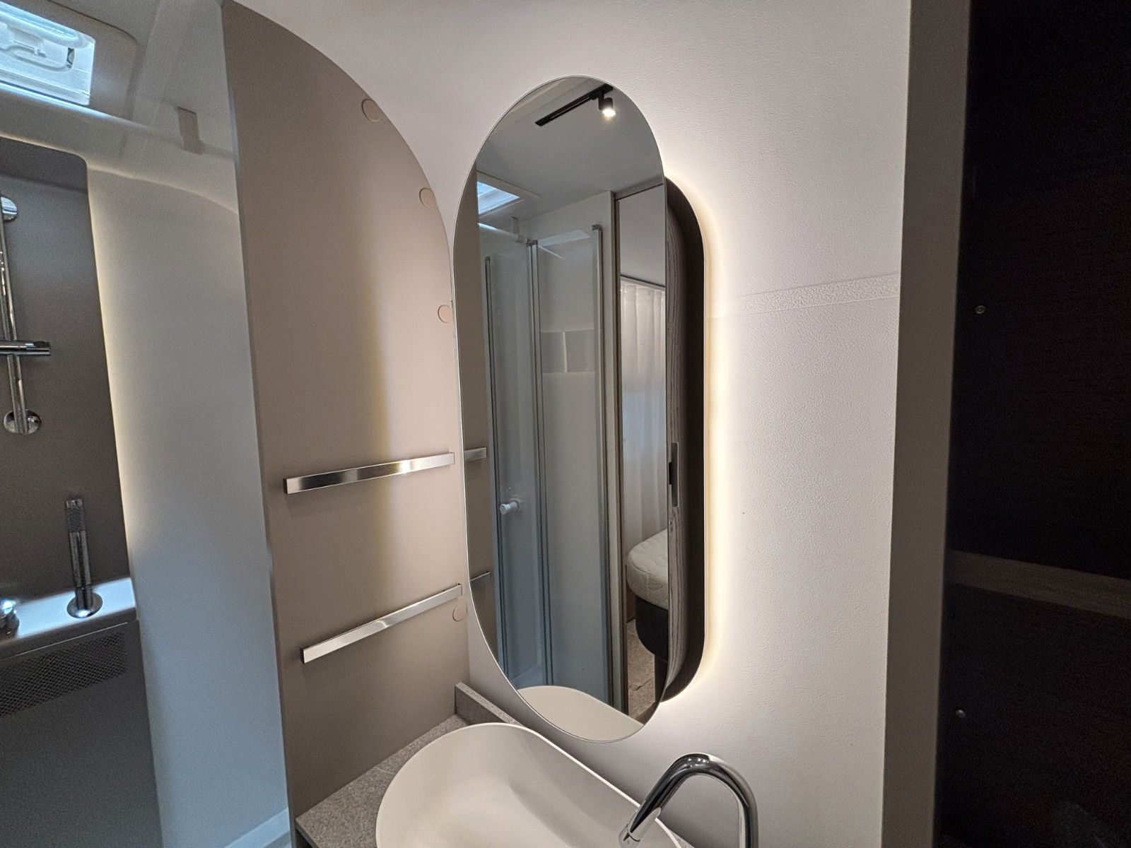 ADRIA Alpina 663 HT 2026 Frontküche,Heckbad,Backofen