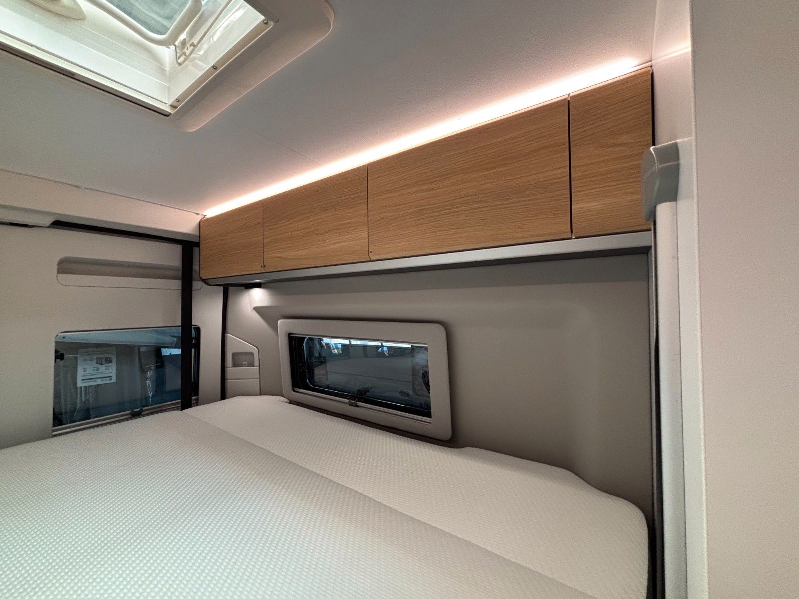 Adria Twin 640 SGX White Edition