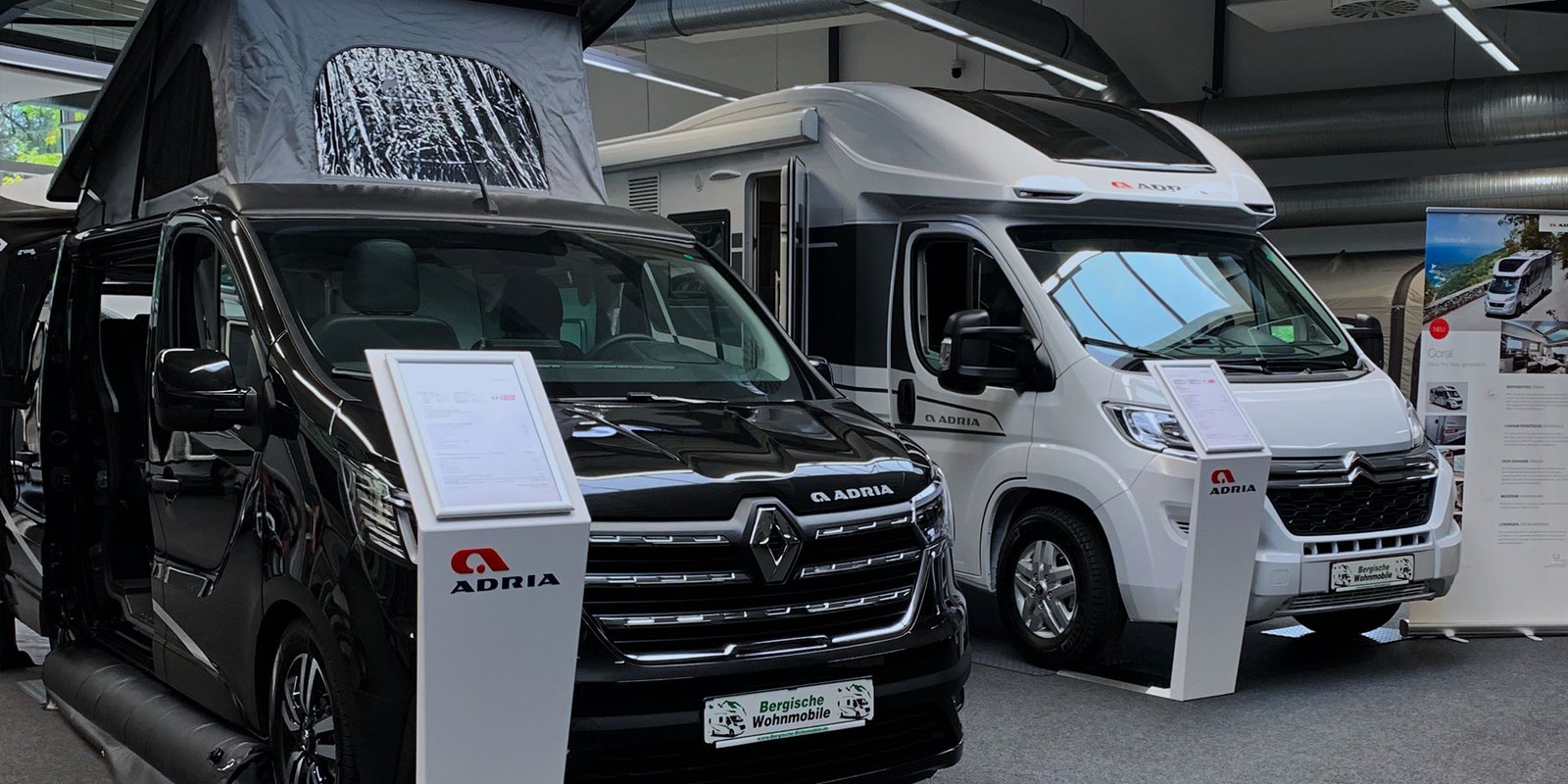 Showroom und Standort der Bergische Wohnmobile GmbH in Burscheid mit Wohnmobilen verschiedener Marken