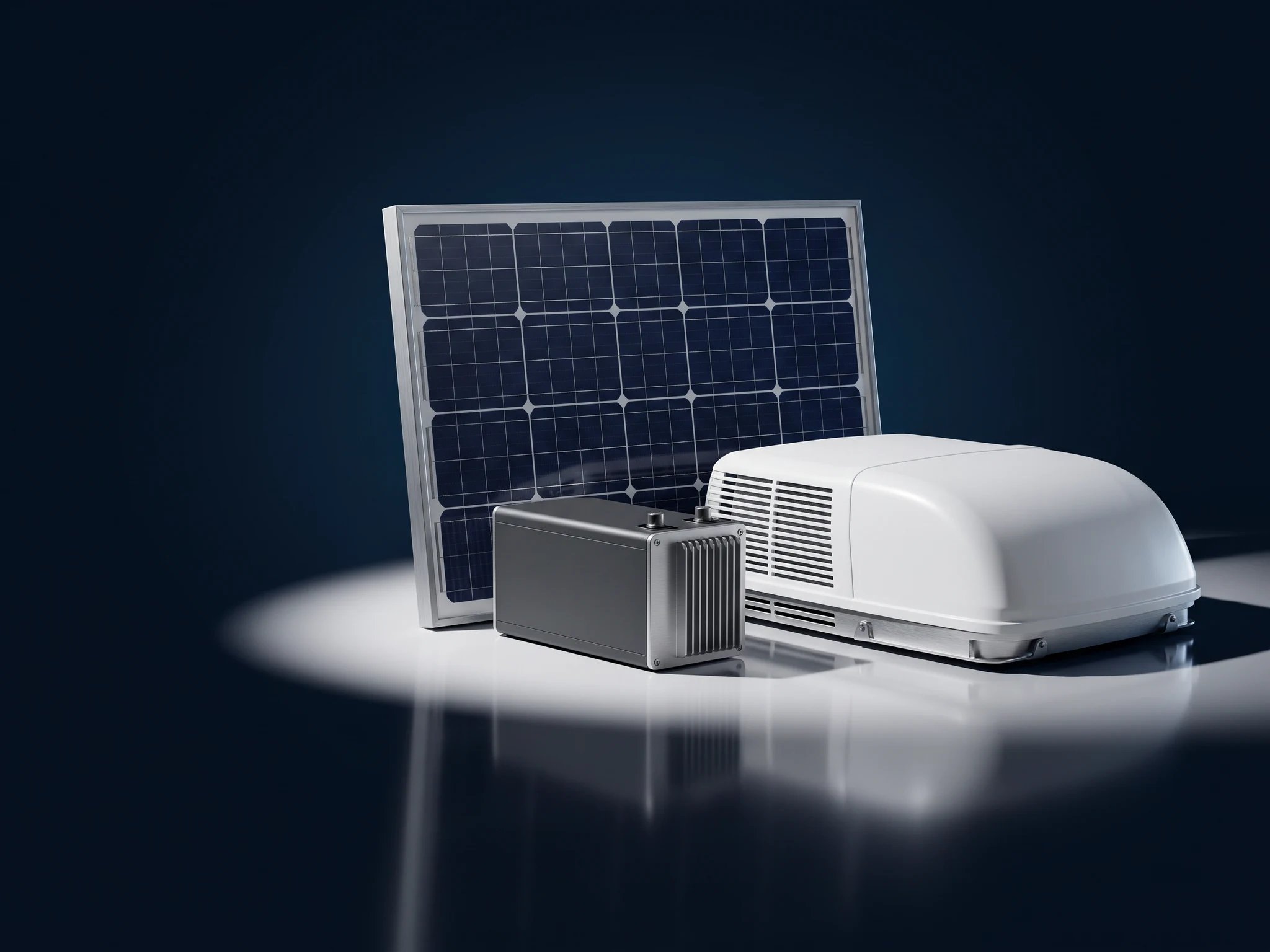 Solarmodul, Lithiumblock mit Kühlrippen und Dachklimagerät als eine Masse